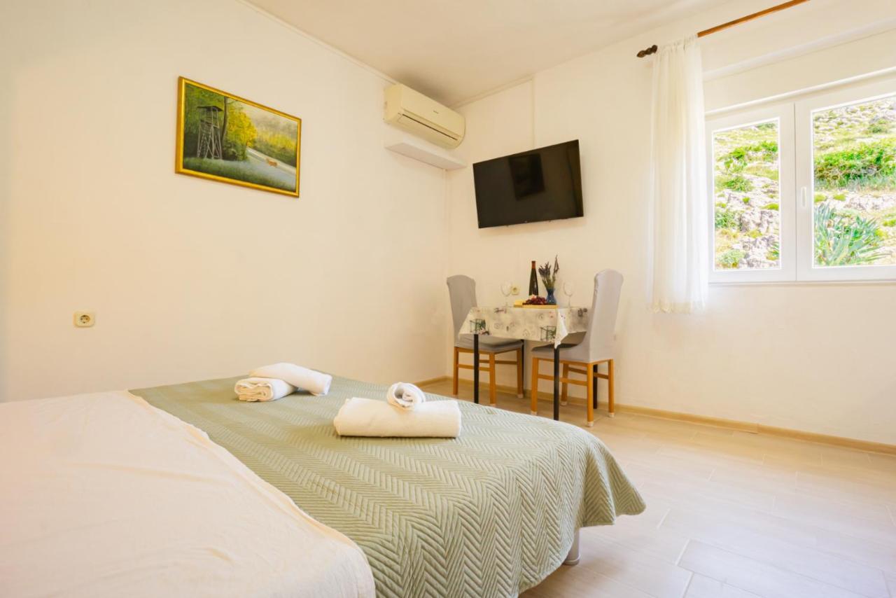 Magdalena With Mountain And Seaview Apartment Metajna Room photo