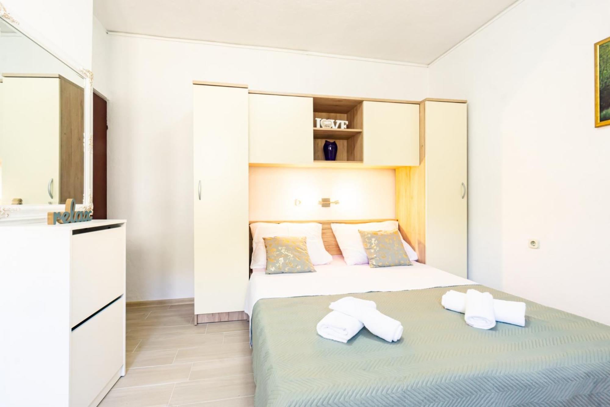 Magdalena With Mountain And Seaview Apartment Metajna Room photo